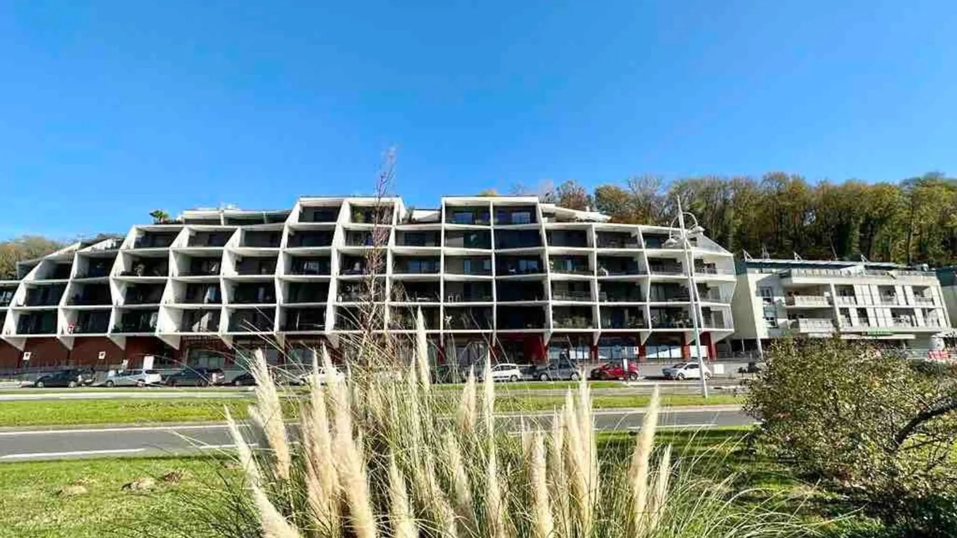Le Dolce Lake Beach Parking إيكس ليه با