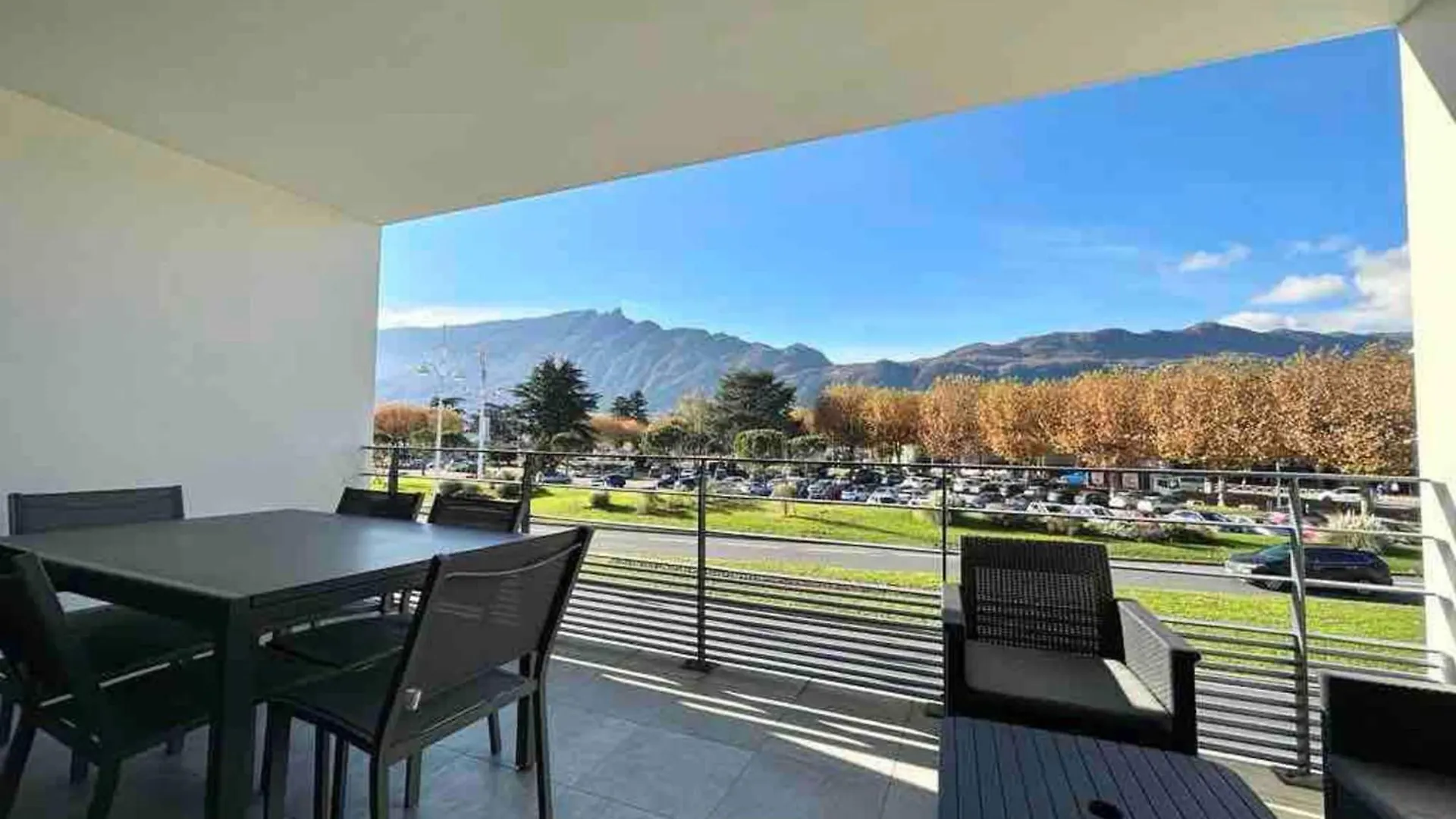 Le Dolce Lake Beach Parking Aix-les-Bains